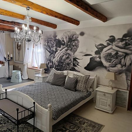 Hotel Vidéki Porta Herend Esterno foto