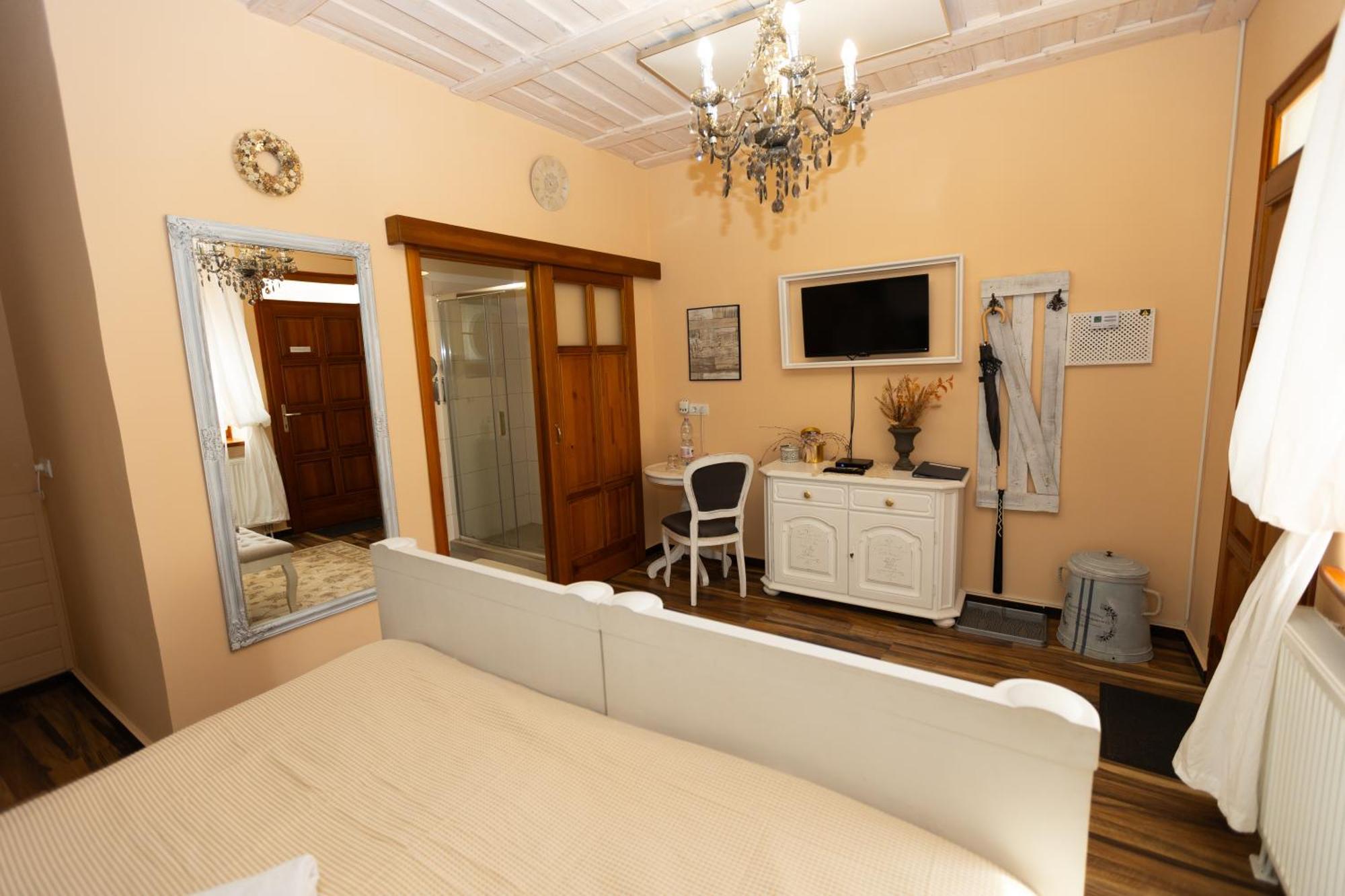 Hotel Vidéki Porta Herend Esterno foto